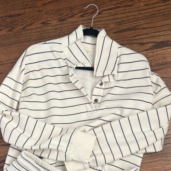 Universal Thread Long Sleeve Stripe Fleece Polo Sweatshirt - Picture 4 of 5